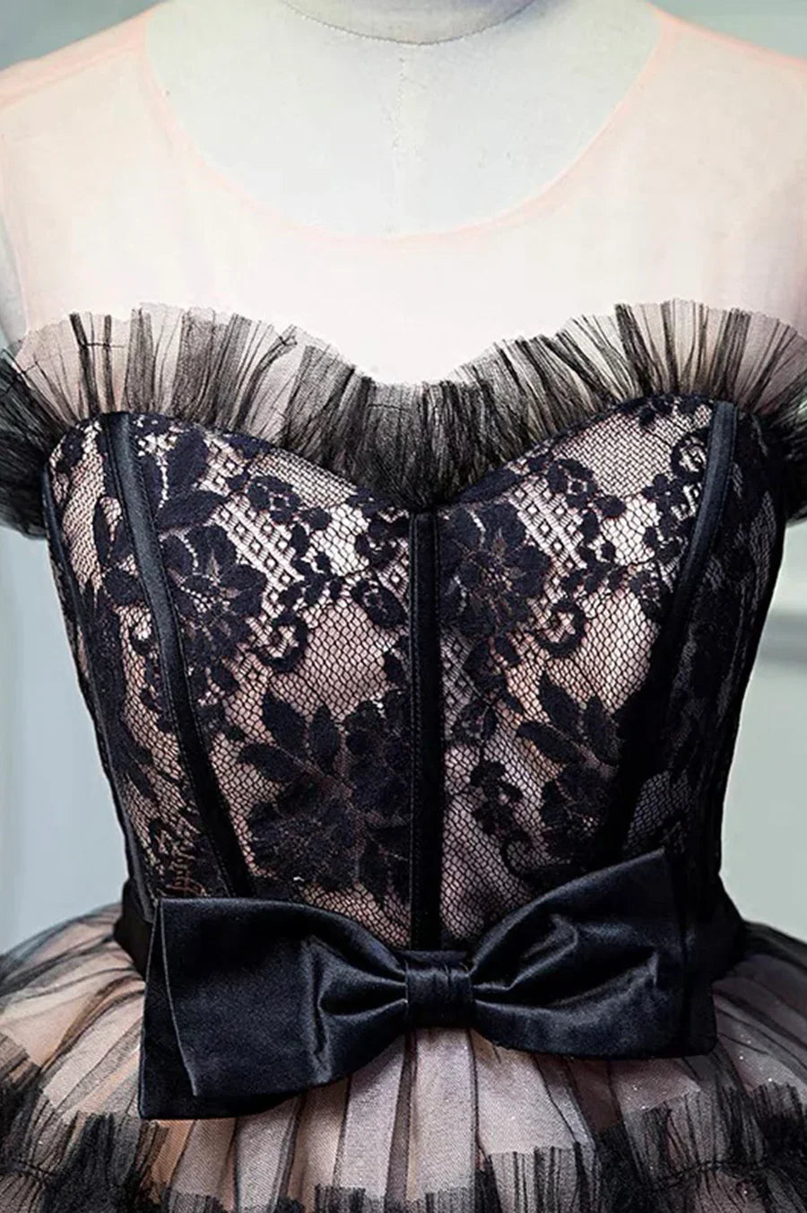 Vestido de fiesta corto de tul negro con capas, corte A, para fiesta de bienvenida TP493