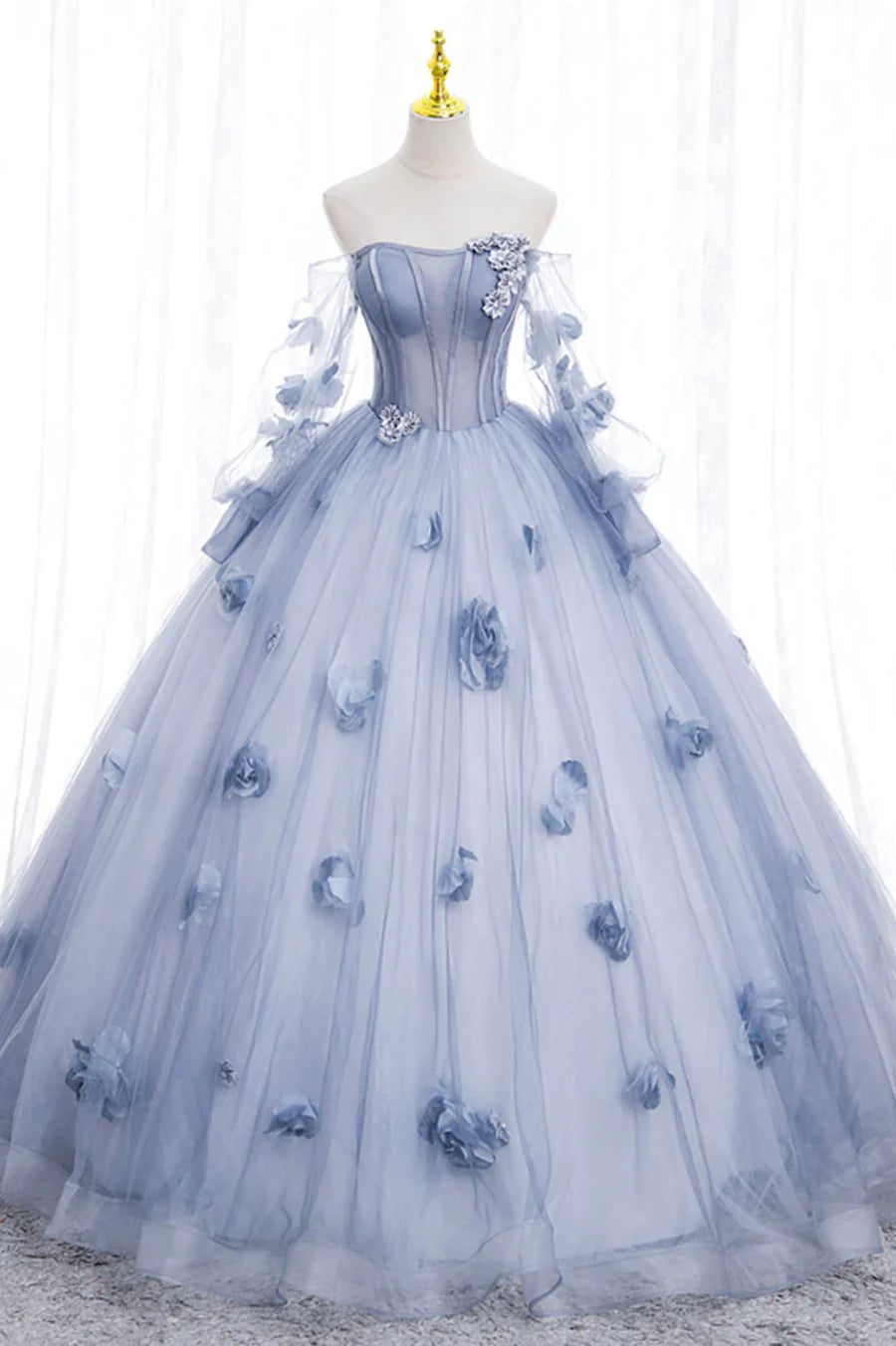 Vestido de fiesta de tul azul con mangas largas y corte A y hombros descubiertos TP495