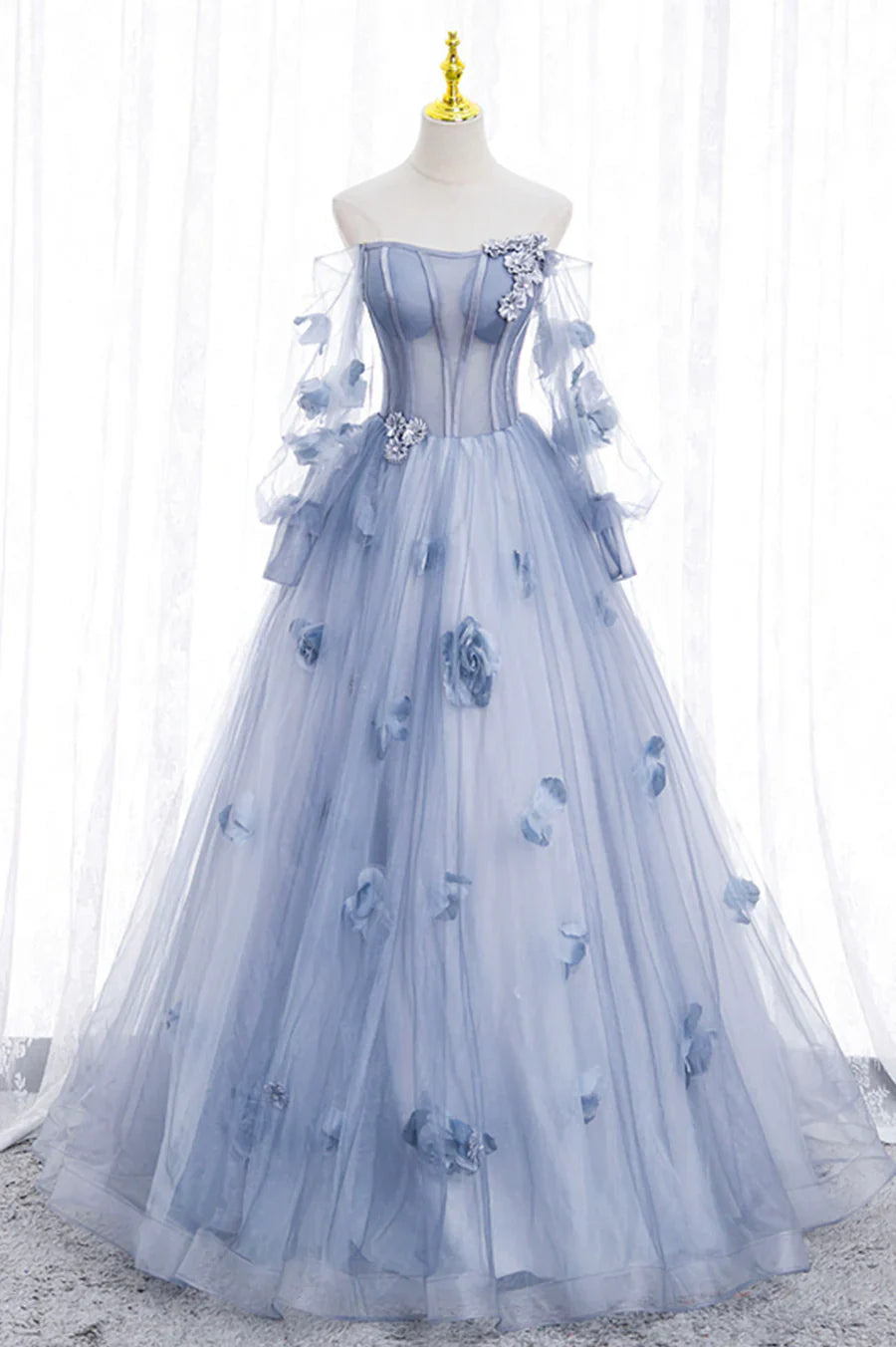Vestido de fiesta de tul azul con mangas largas y corte A y hombros descubiertos TP495