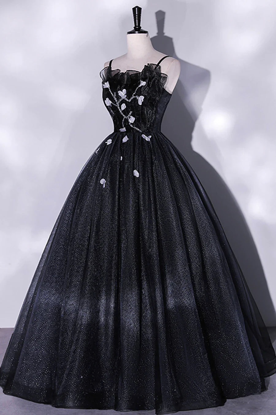Vestido de noche largo de tul negro con corte A y tirantes finos negros TP497