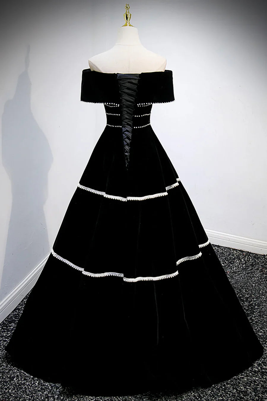 Vestidos de fiesta largos de terciopelo negro, vestidos de noche de corte A con hombros descubiertos TP677