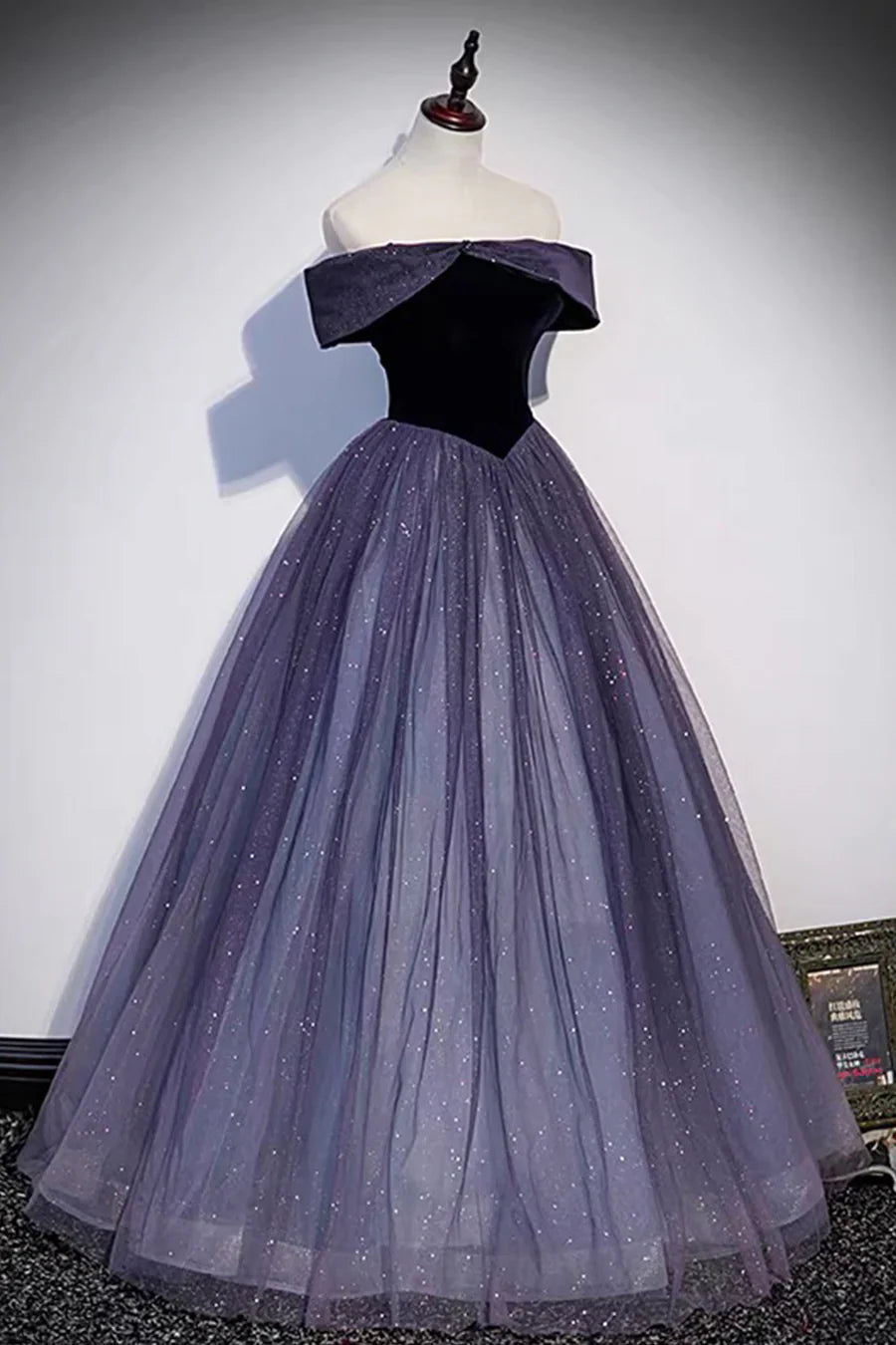 Vestidos de fiesta largos de tul y terciopelo morado, vestidos de noche de corte A con hombros descubiertos TP696