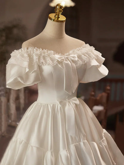 Vestido de fiesta de satén blanco con encaje hasta la rodilla, corte A y hombros descubiertos, TP779