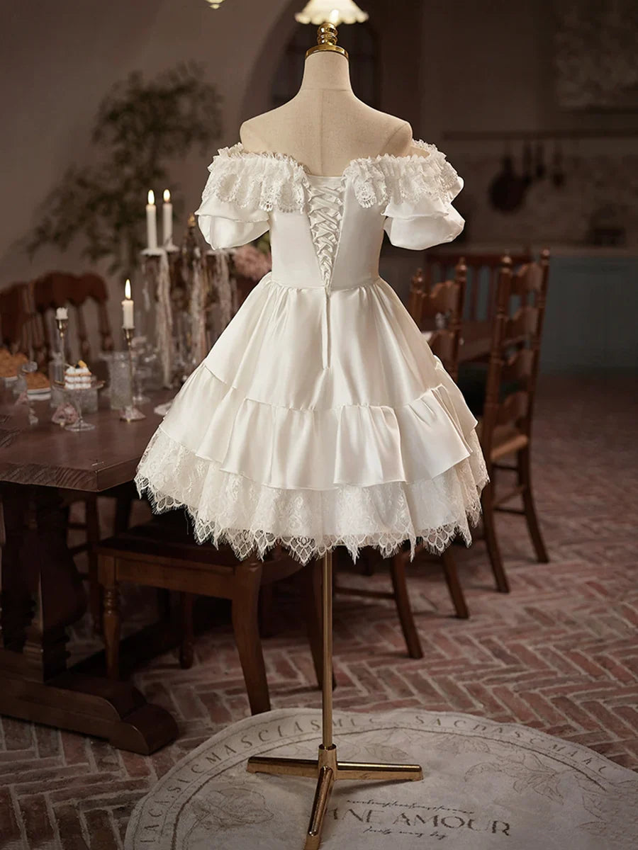 Vestido de fiesta de satén blanco con encaje hasta la rodilla, corte A y hombros descubiertos, TP779