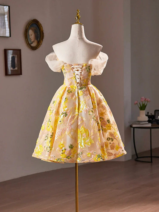 Vestido de fiesta amarillo con lentejuelas y flores hasta la rodilla, con hombros descubiertos, TP804