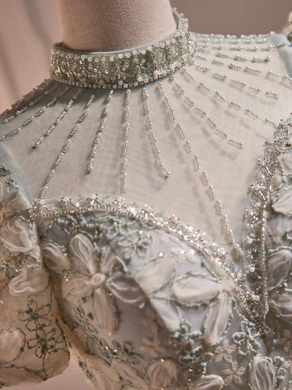 Hermoso vestido de fiesta verde salvia con lentejuelas y perlas, escote alto y largo hasta la rodilla TP836