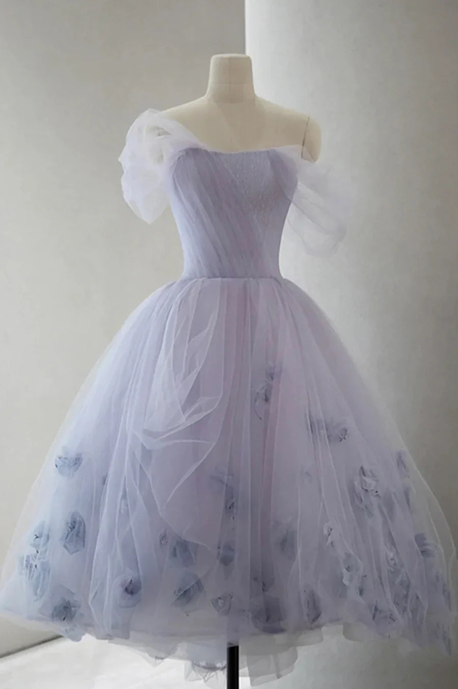 Vestido de fiesta corto de tul morado, corte A y hombros descubiertos TP908