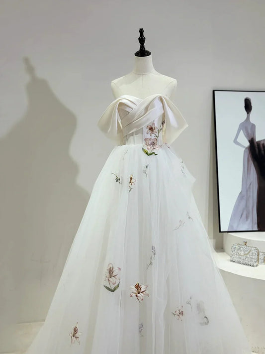 Hermoso vestido de fiesta largo de tul con encaje y hombros descubiertos TP936