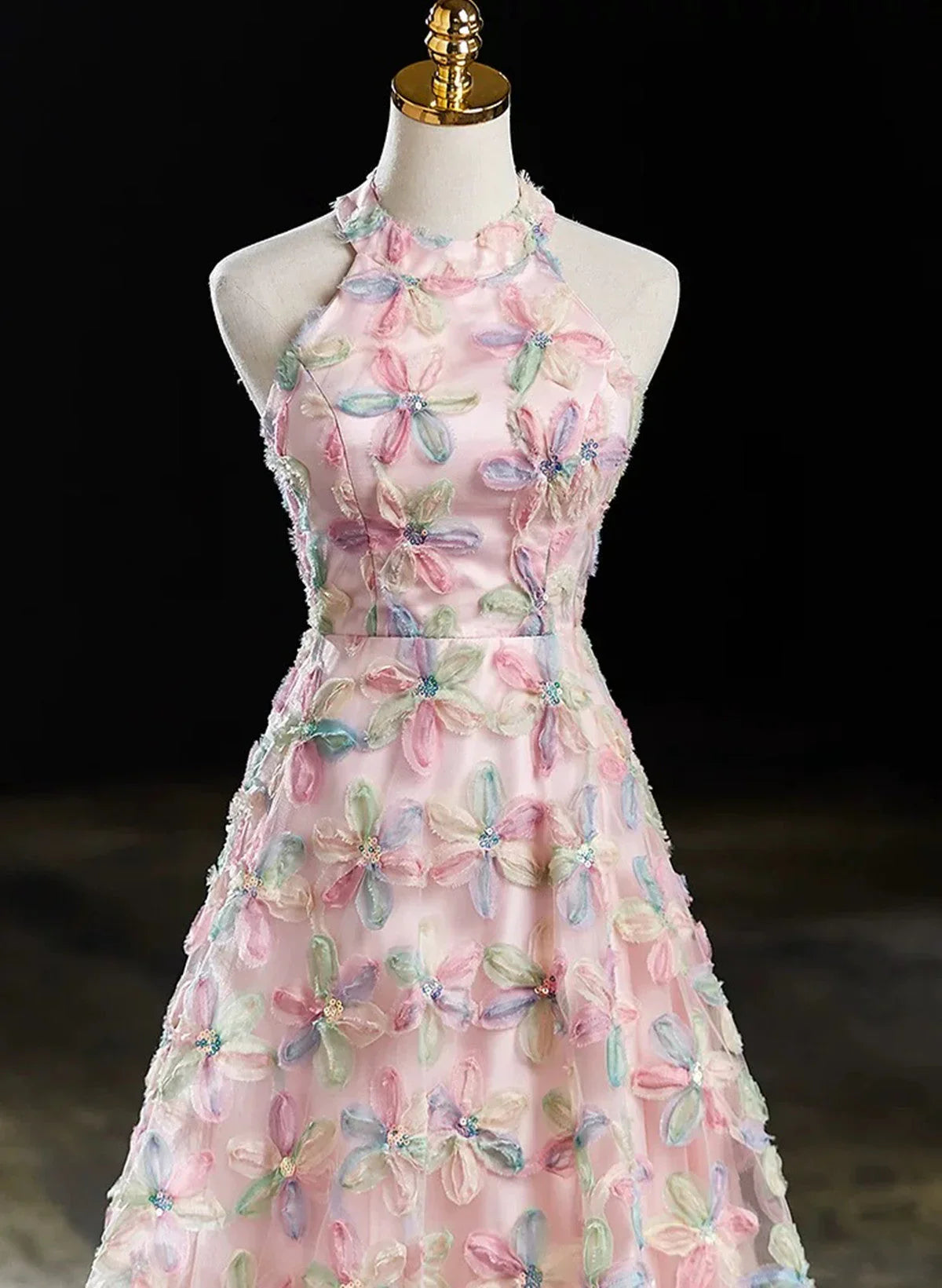 Vestido de fiesta largo rosa con escote halter, corte A y encaje floral, espalda baja, TP997