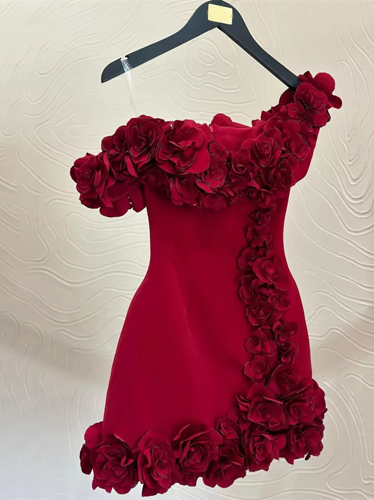 Vestido corto rojo oscuro para cóctel con flores 3D