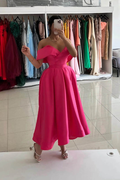 Vestido formal rosa de longitud midi con hombros descubiertos y satén para fiesta