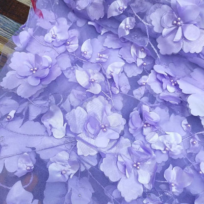 Vestido de quinceañera con escote en forma de corazón de tul y flores de lavanda con capa