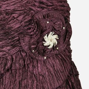 Vestido de noche vintage morado de corte A, con hombros descubiertos, capas y largo hasta el suelo TP2010