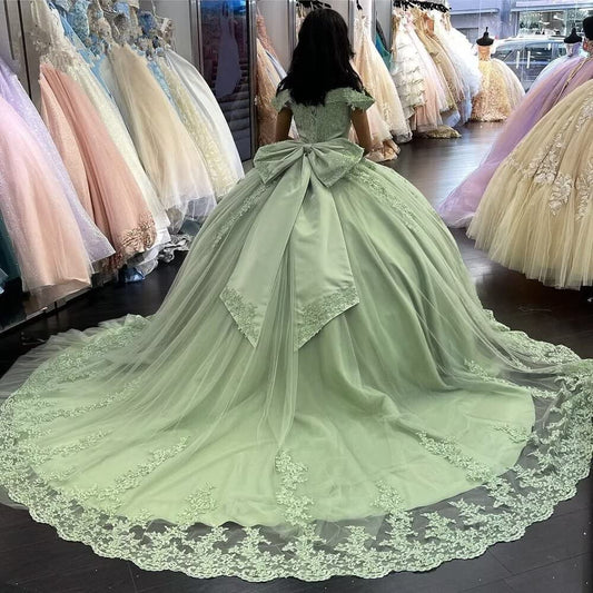 Vestido de quinceañera princesa verde salvia con apliques y hombros descubiertos para dulces 16
