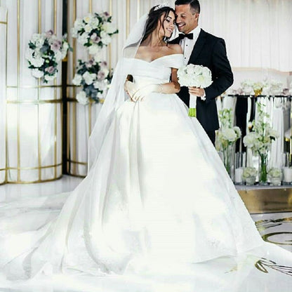 Vestidos de novia largos de satén blanco, vestido de novia con hombros descubiertos y cola 