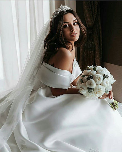 Vestidos de novia largos de satén blanco, vestido de novia con hombros descubiertos y cola 