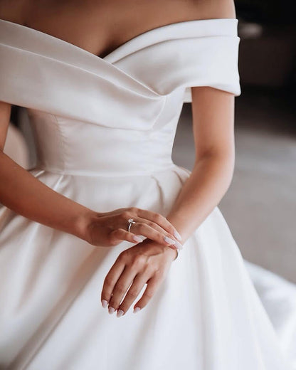 Vestidos de novia largos de satén blanco, vestido de novia con hombros descubiertos y cola 