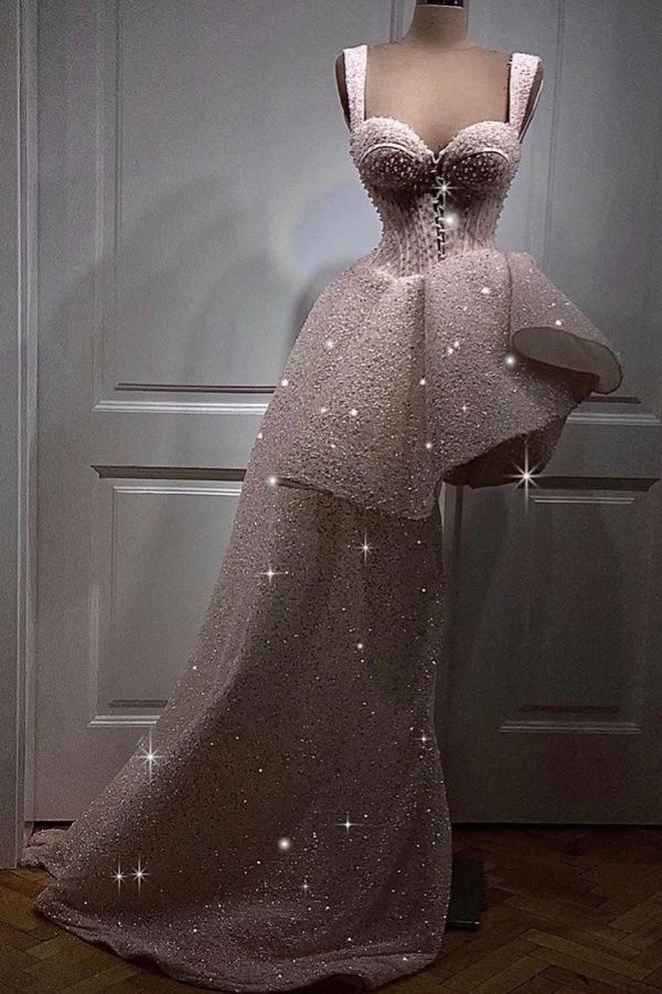 Vestido de fiesta corto sin tirantes brillante