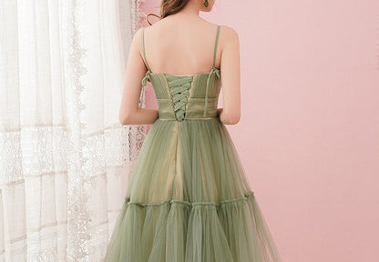 Vestidos sencillos de graduación de color verde salvia