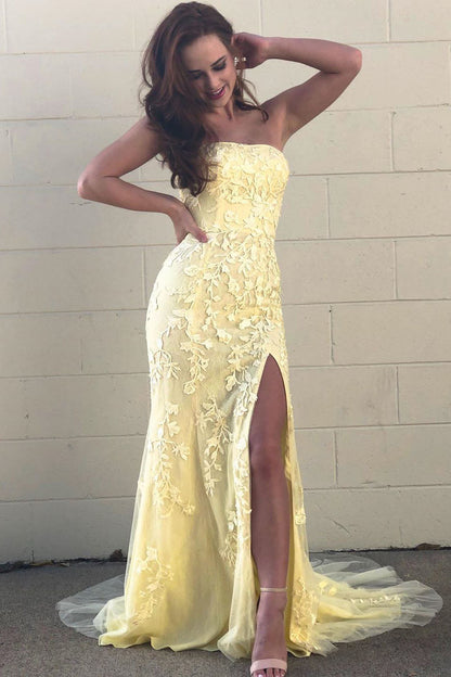 Vestido de fiesta largo de encaje lavanda con sirena sin tirantes y abertura